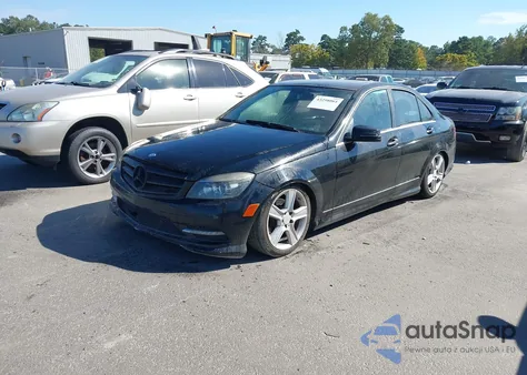 2011 Mercedes-Benz C 300 Sport из США, поврежденный, VIN WDDGF5EB5BA520475